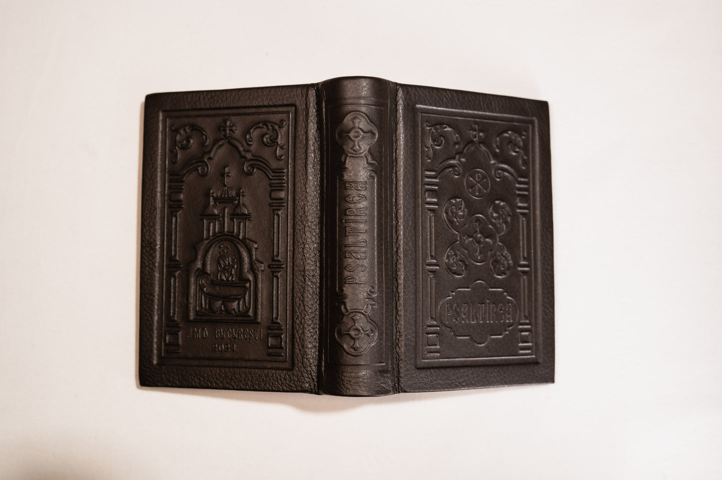 Psaltirea Mică cu Scris Mare, Legată Manual în Piele Naturală